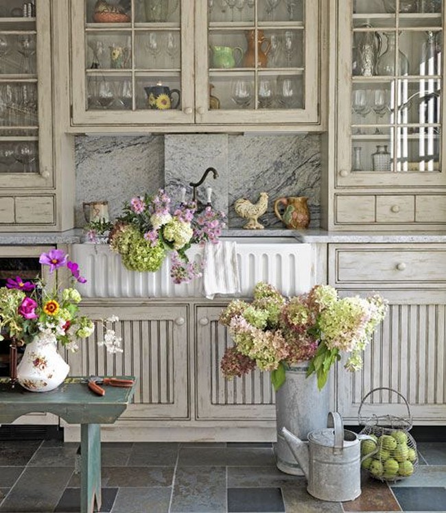 Virágdekoráció vintage konyhába