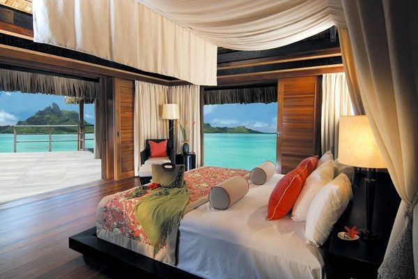 Trópusi szálloda tengerre néző szobája