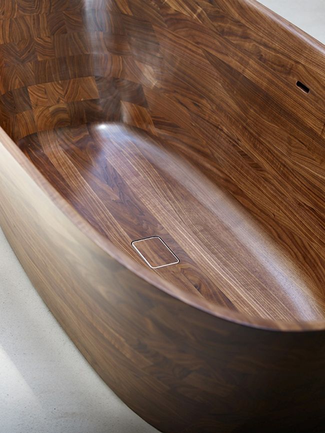Diófa fürdőkád design szaniter Nina Mair