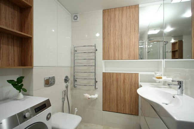 Modern fürdőszoba egyedi bútorokkal