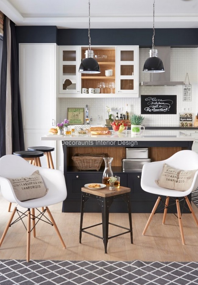 Fehér modern angolos konyhabútor szigettel Eames székek