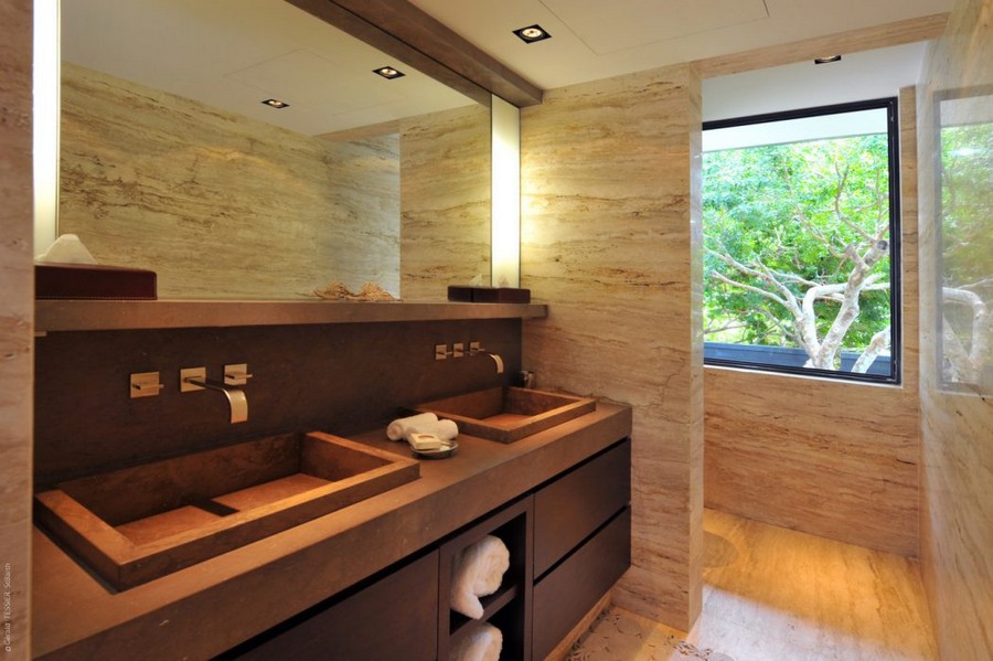 Elegáns modern fürdőszoba nagy tükörrel