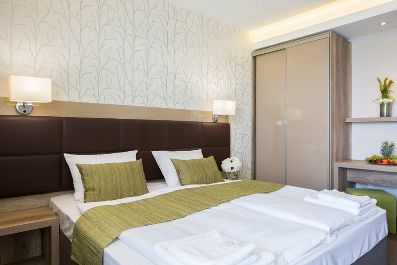 Igényes szállodai szobák a vasadi Nádas Tópark Hotelban