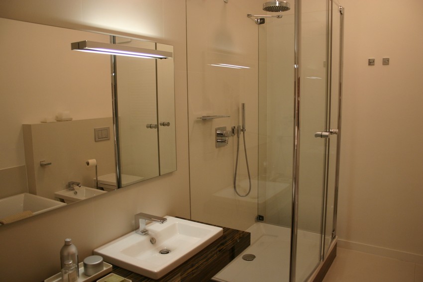 Marina parti lakás modern fürdőszoba 