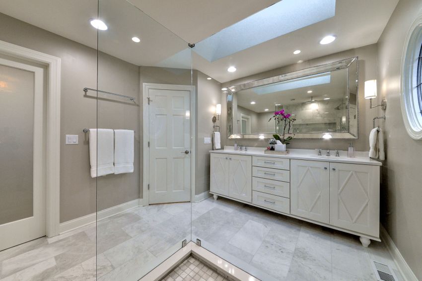 Halvány taupe fürdőszoba ötlet felújításhoz