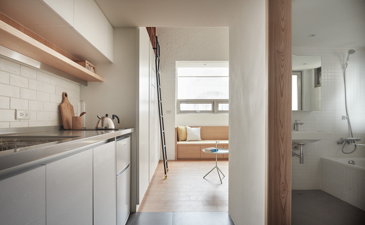 Modern fehér konyhabútor kis lakásba
