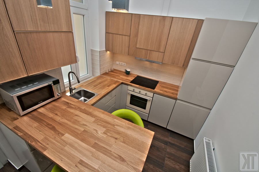 Modern konyha nagy felületekkel