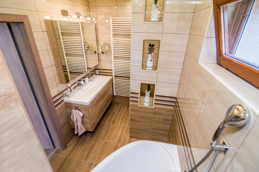 Fürdőszoba ötlet barna fehér színben HoMe Design 