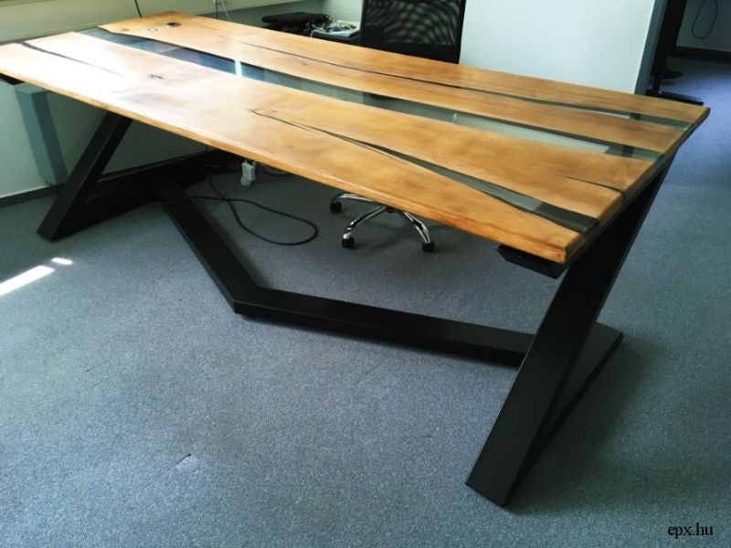 EPX Design - Egyedi műgyanta-fa asztalok fém lábbal