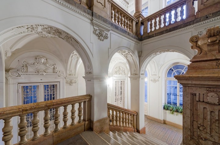 Lépcsőház a Belgrád rakparton lévő házban