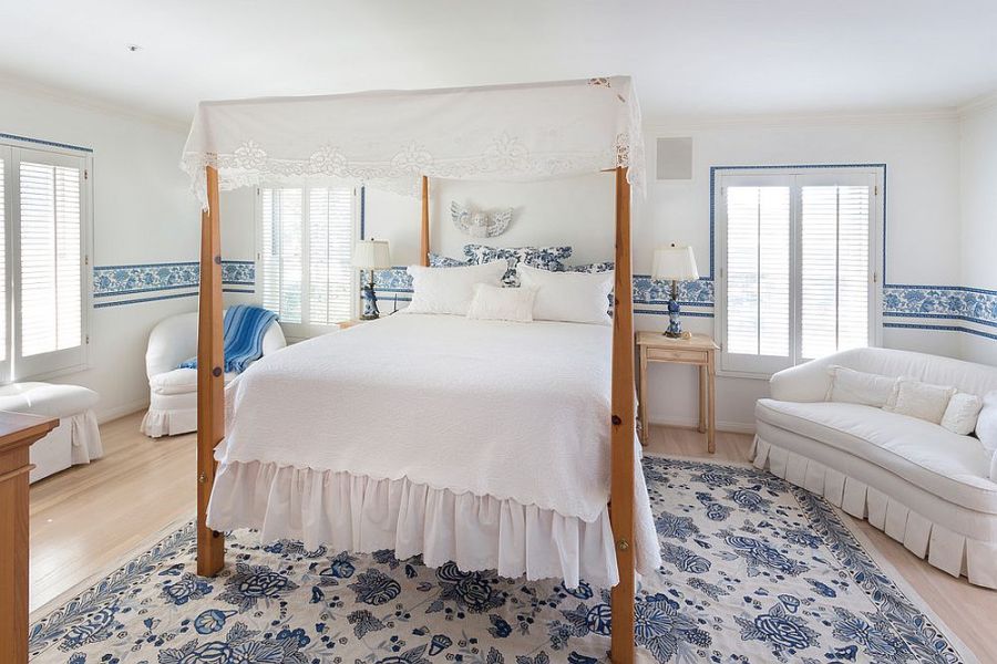 Baldachinos ágy kék-fehér szőnyeg