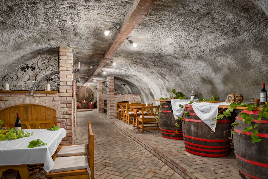 Varga Olivér fotós - Pince étterem kép
