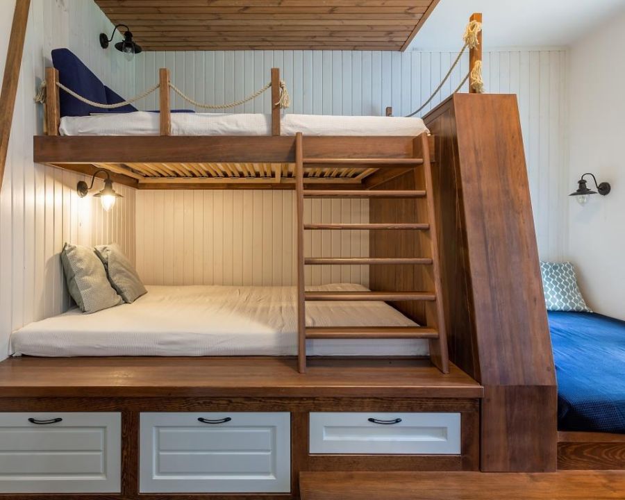 Castdesign emeletes ágy kalóz stílusban