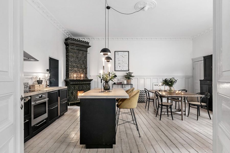 Gyönyörű cserépkályha svéd lakásban