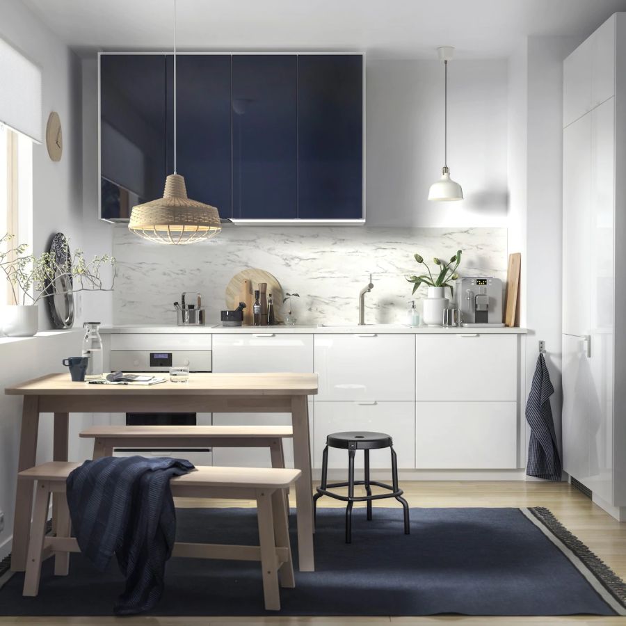 IKEA RINGHULT fiókok és JÄRSTA fényes fekete kék konyhaszekrény