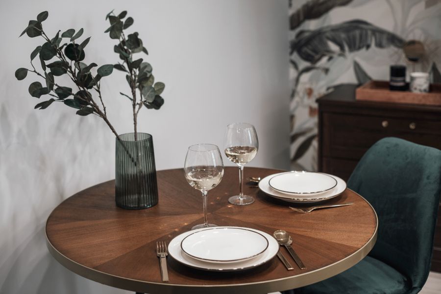 Antal Réka lakberendező - Airbnb lakás kis étkezőasztal