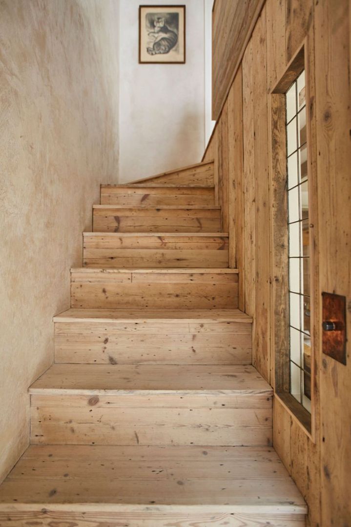 Lépcső használt faanyagból
