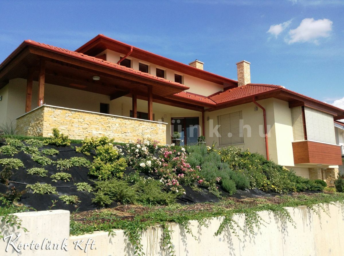 Modern mediterrán családi ház