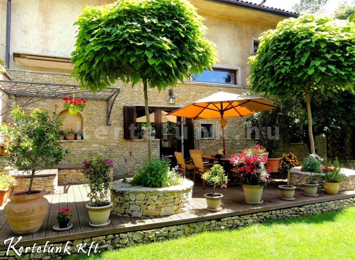 Déli mediterrán hangulatú terasz