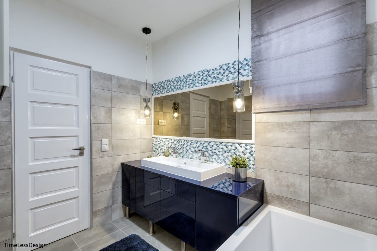 Fényes felületű ütős kék fürdőszoba szekrény