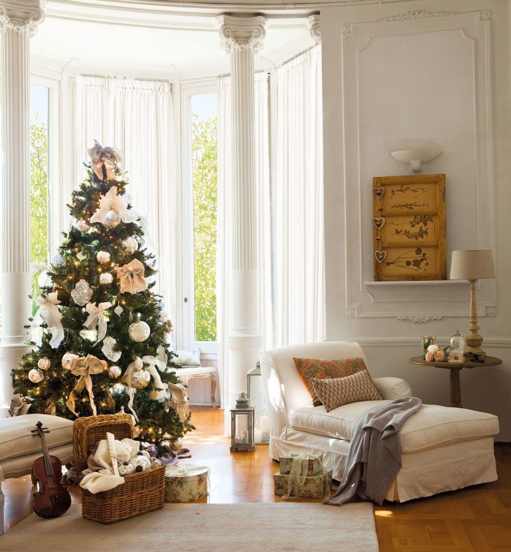Karácsonyfa klasszikusan elegáns környezetben