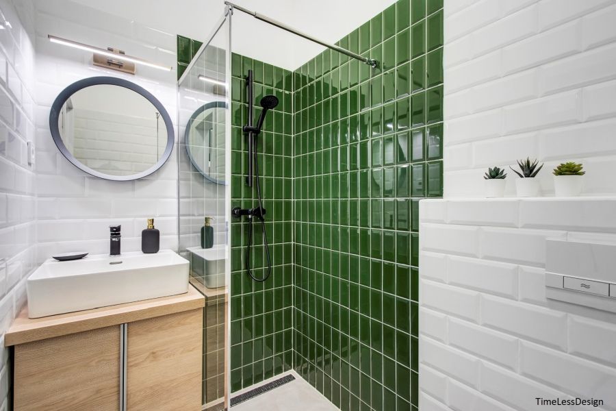 Fürdőszoba zöld és fehér metrócsempével