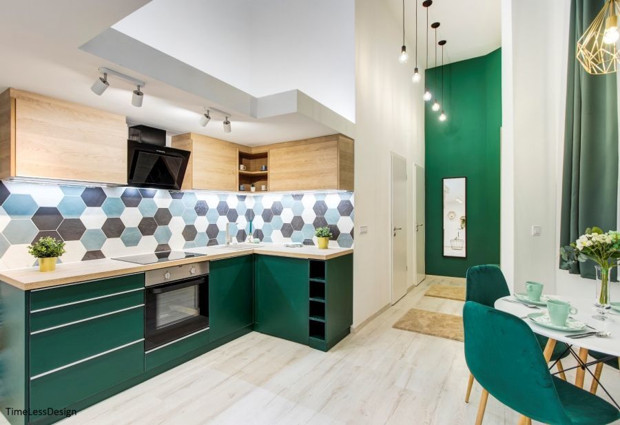 Kis lakás konyhája hatszögletű falicsempével