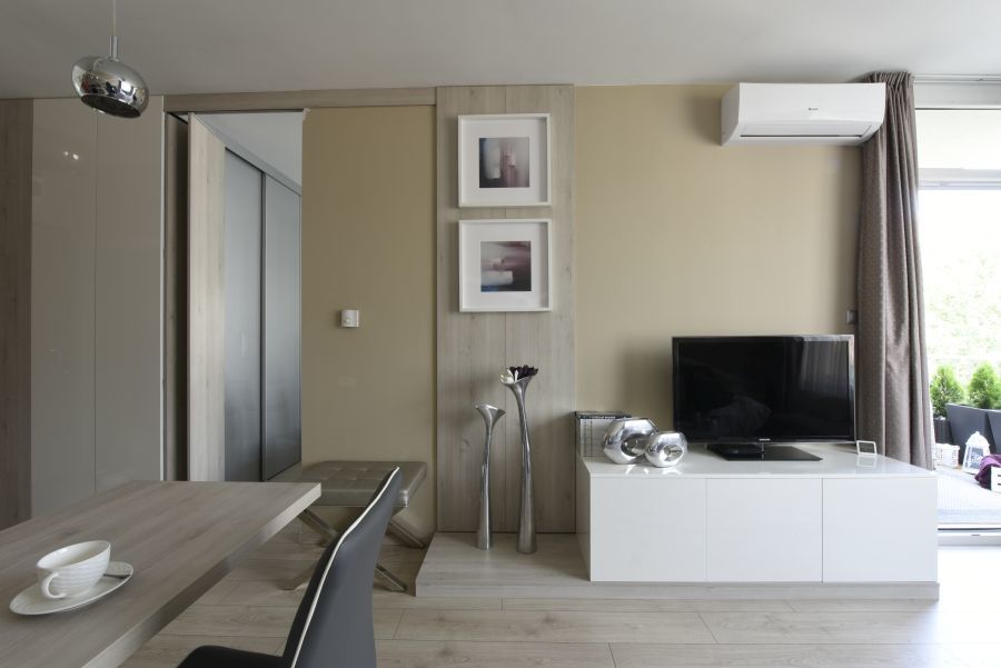 Modern szellős nappali fal
