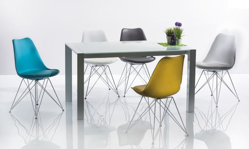 Fémlábú székek Eames stílus