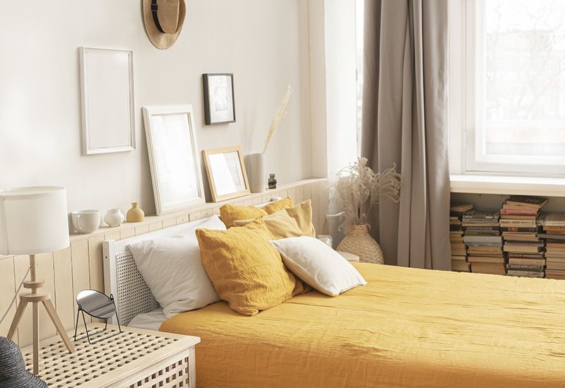 Franciaágy sárga ágytakaró