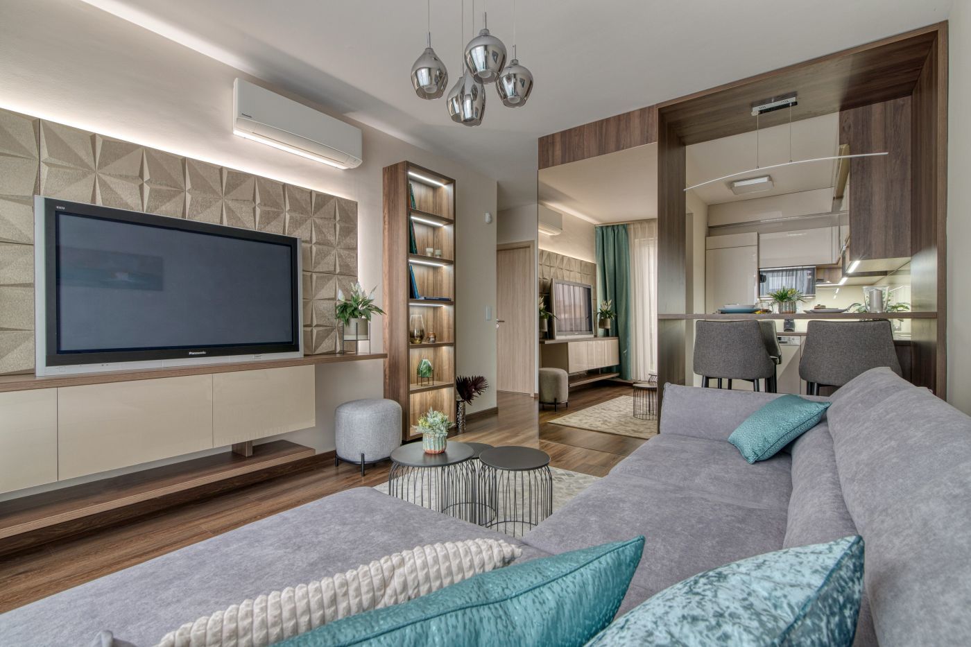 Budapesti újépítésű lakás nappalija dekorpanelekkel