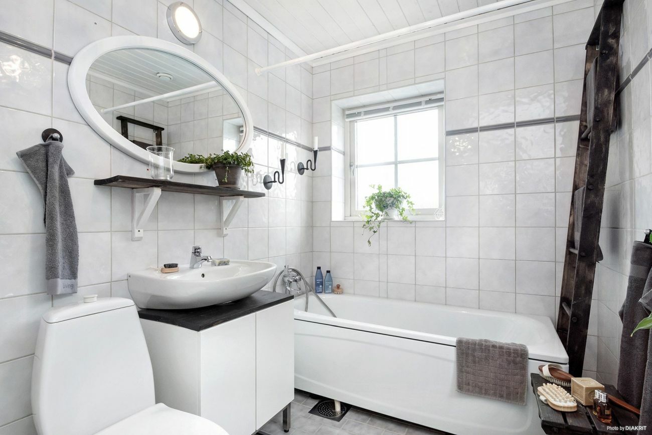 Tipikus skandináv fürdőszoba, semmi extra, megfelelően működik