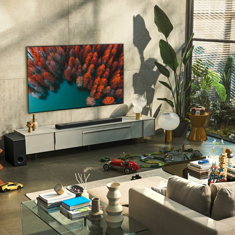 Színes kép a nappaliban a tv képernyőjén