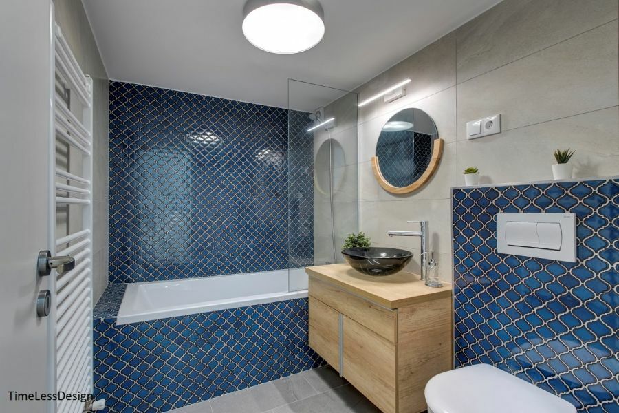 Marokkói mintás kék falicsempe fürdőszoba burkolat