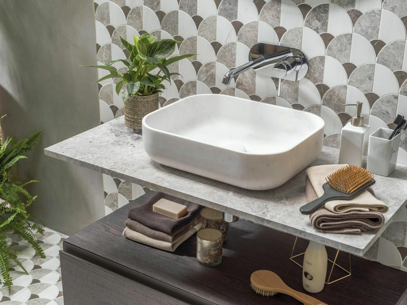 Kiváló választás kőmintás fürdőszobai pultokhoz