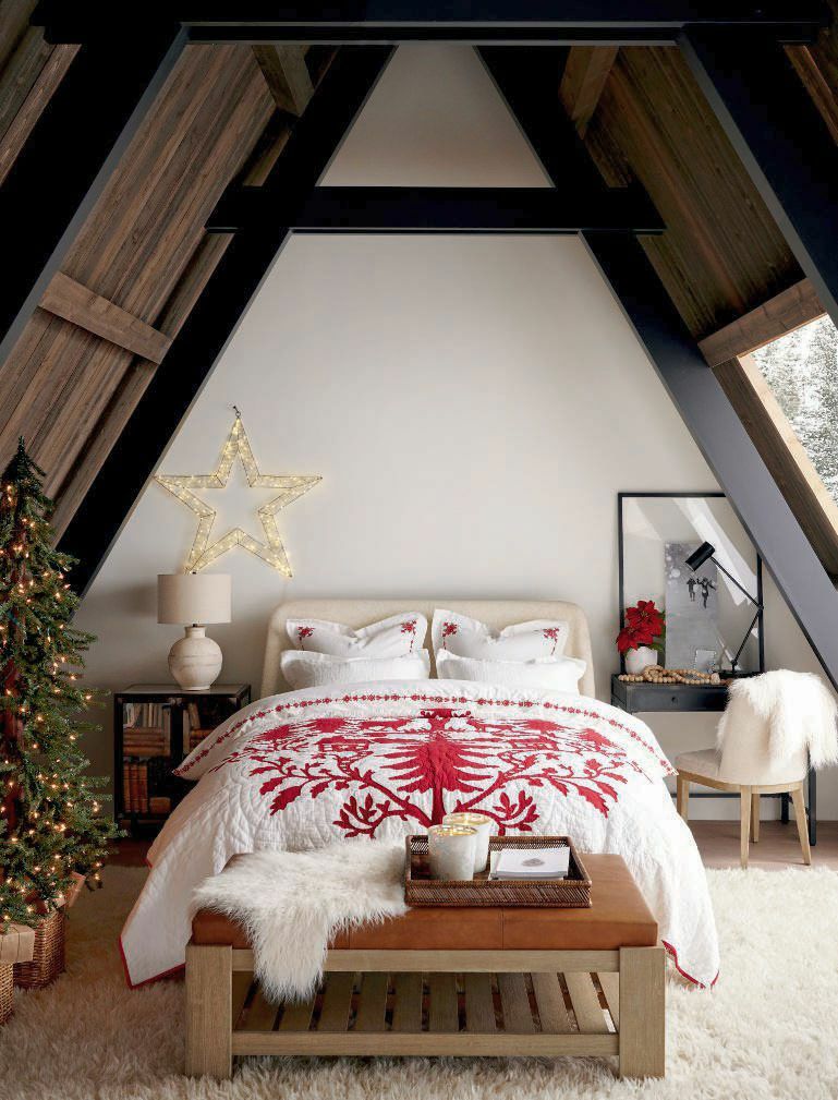 Tetőtéri szoba skandinávos dekorációval