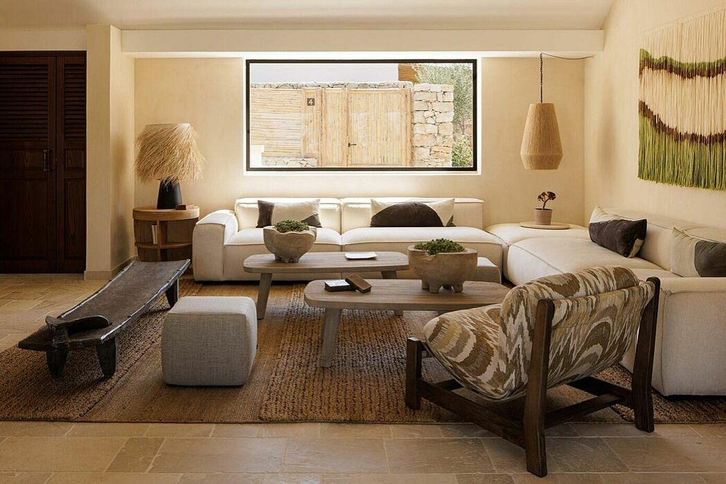 Kényelmes olasz design kanapé natúr színek környezetében
