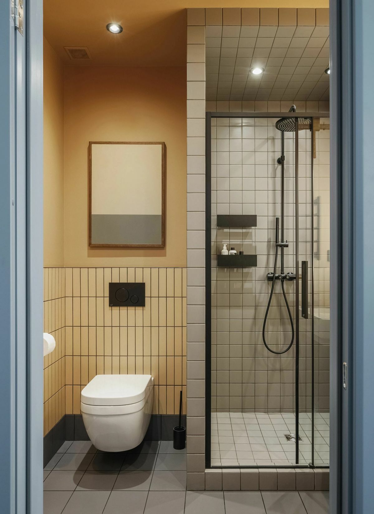 Modern zuhanyzó sárga fürdőszoba