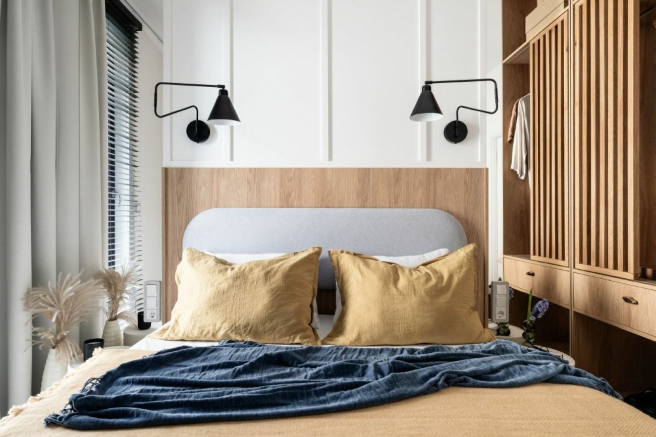 Hálószoba otthonos meleg színekkel