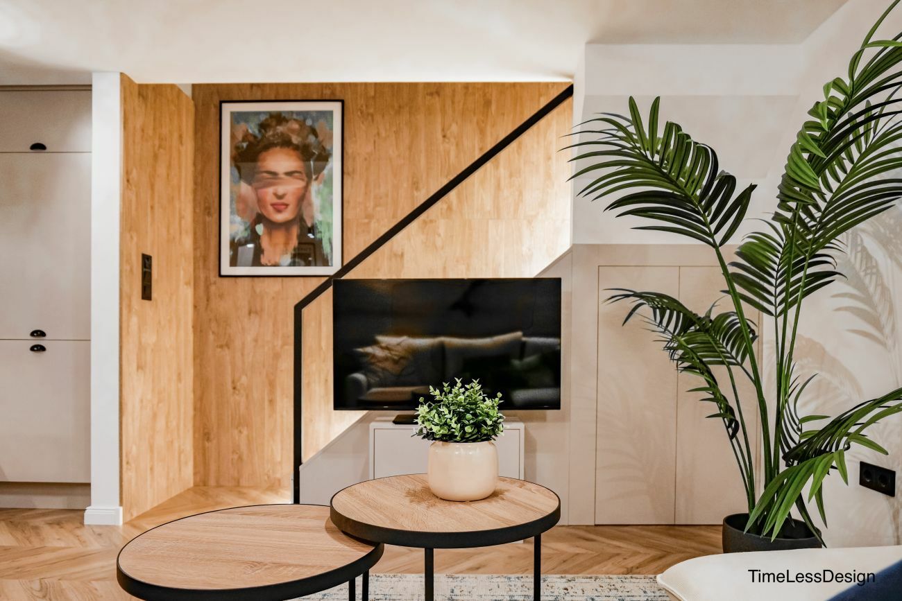 Tárolóelemek a galéria lépcsője alatt