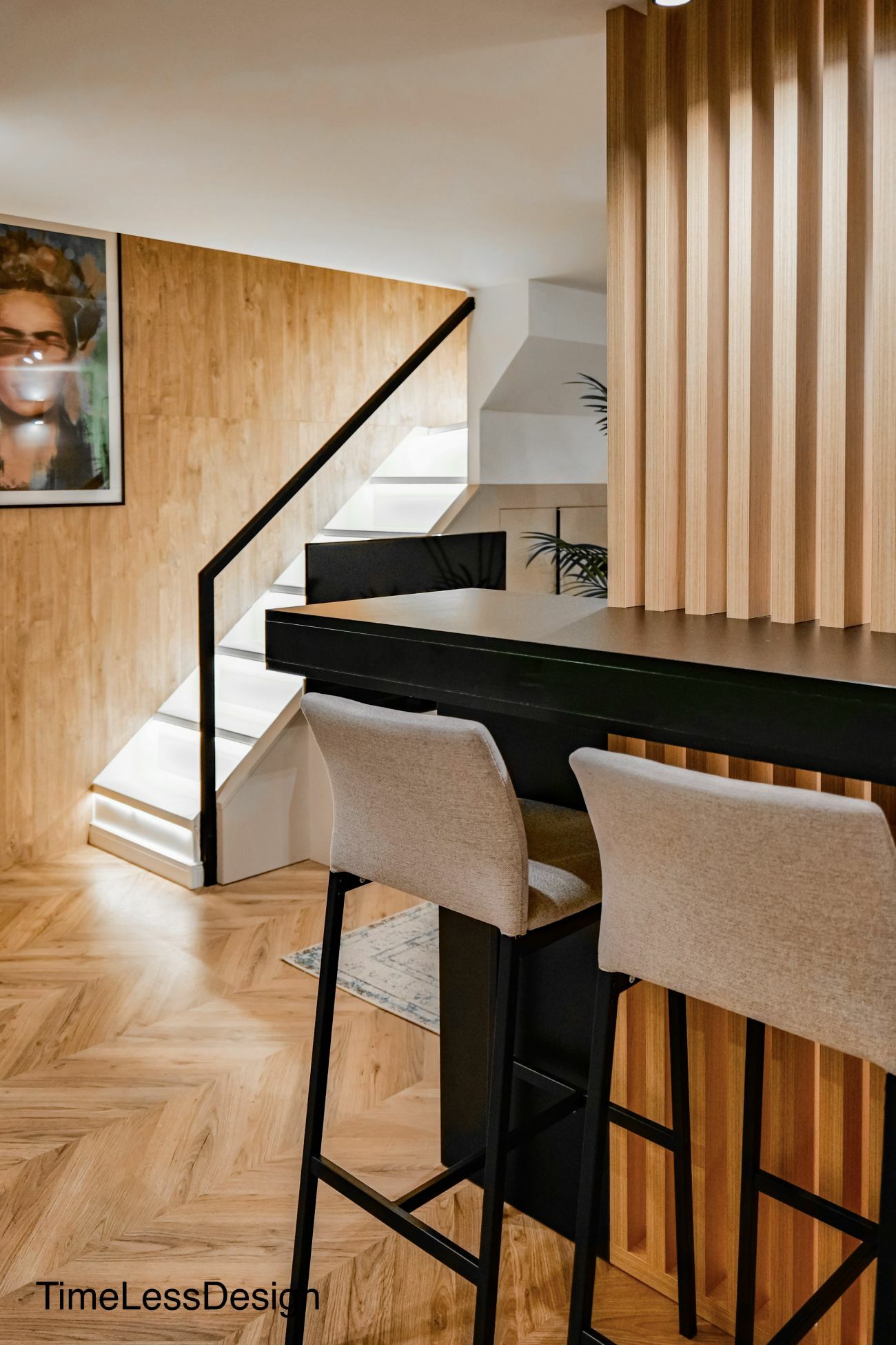 Különleges LED világítást kapott a galériára vezető lépcső