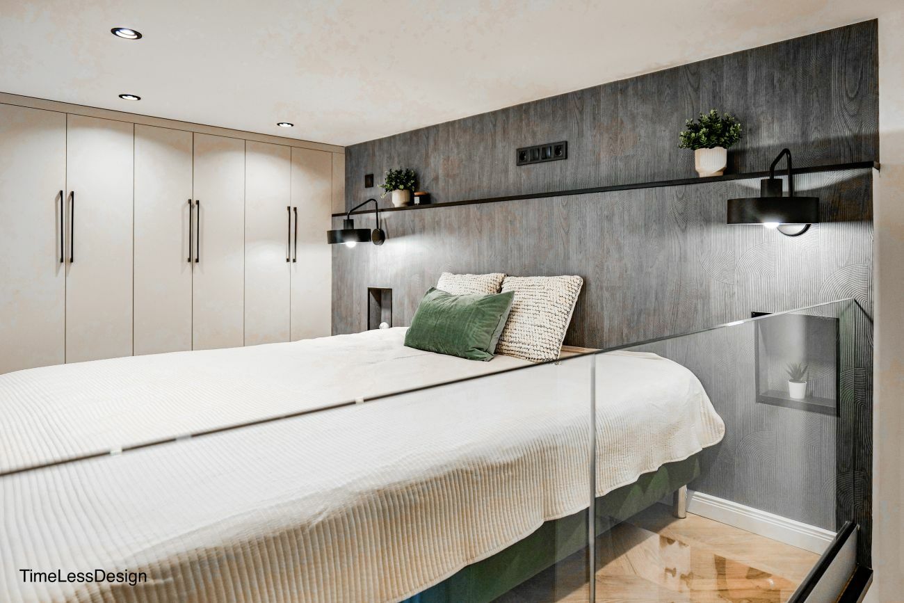 Üvegkorlát mögött a kényelmes franciaágy