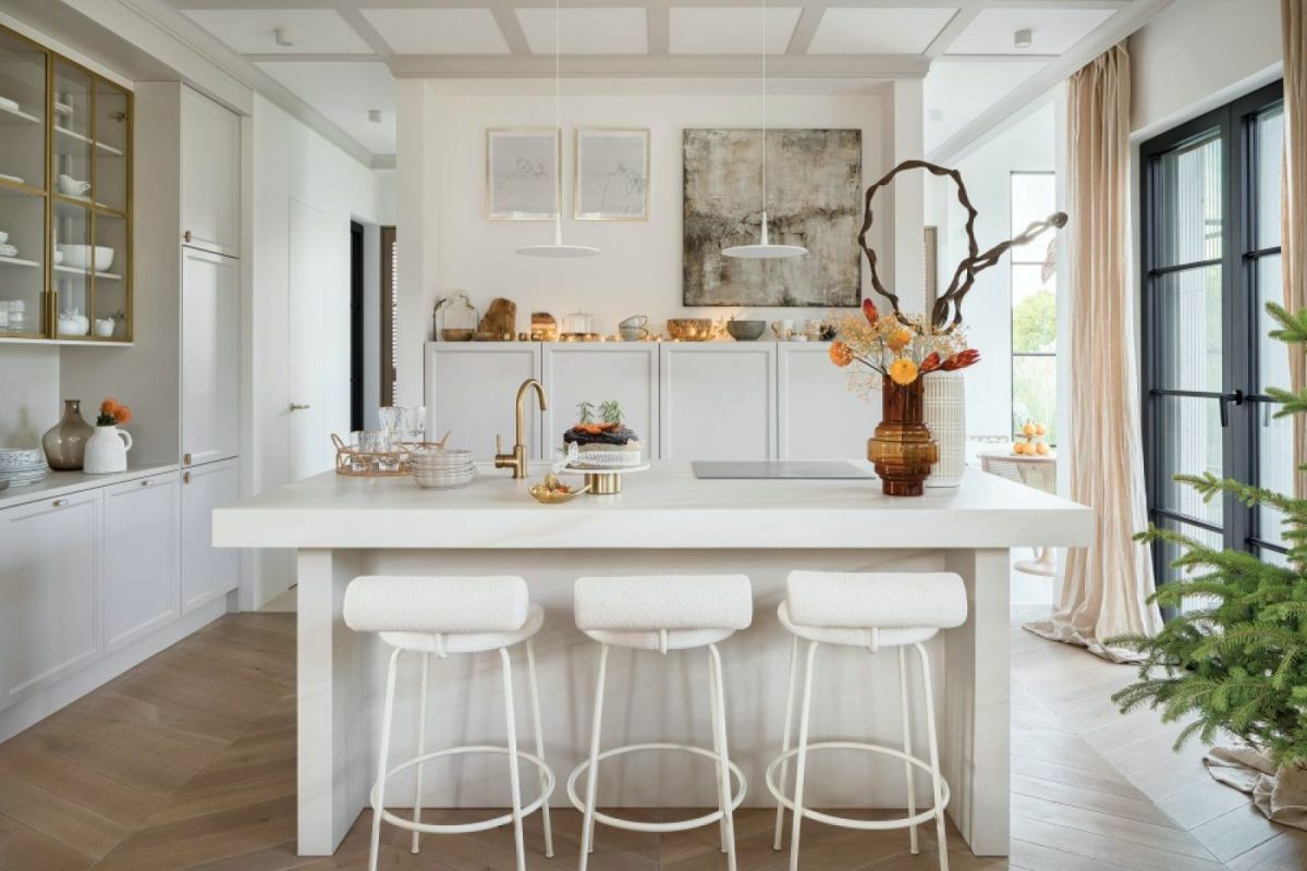 Fehér fém bárszékek