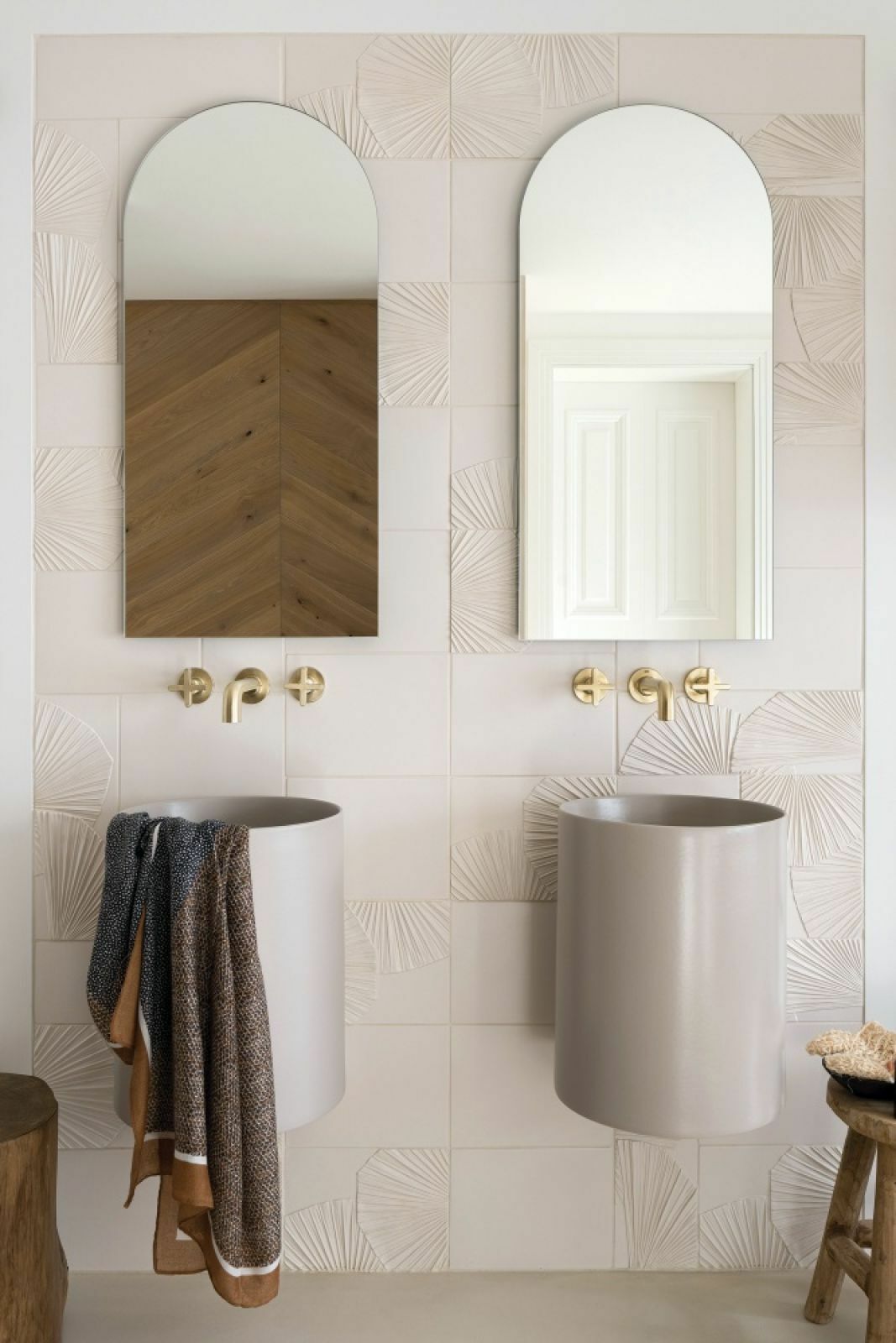 Henger alakú falimosdó