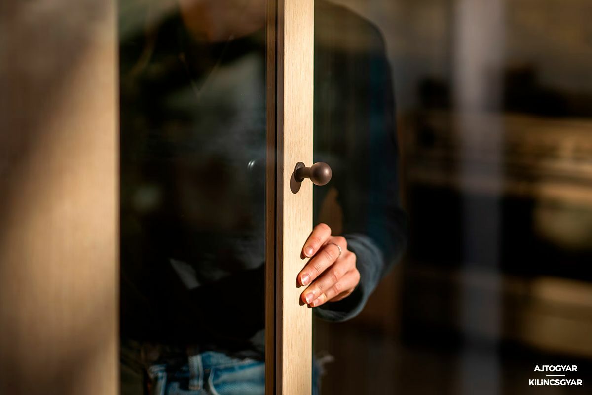 Ajtókilincs helyett