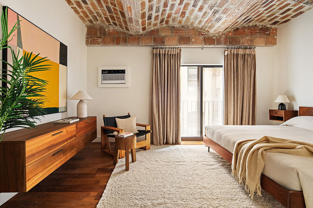 Boltíves mennyezet hálószobában