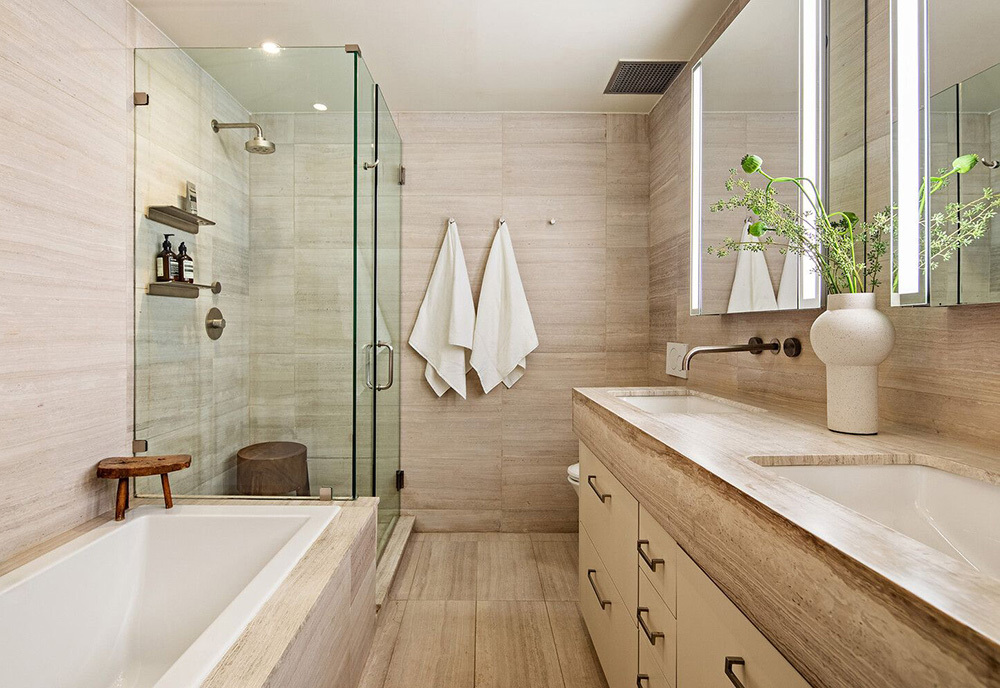 Natúr színű fürdőszobai táblás burkolat