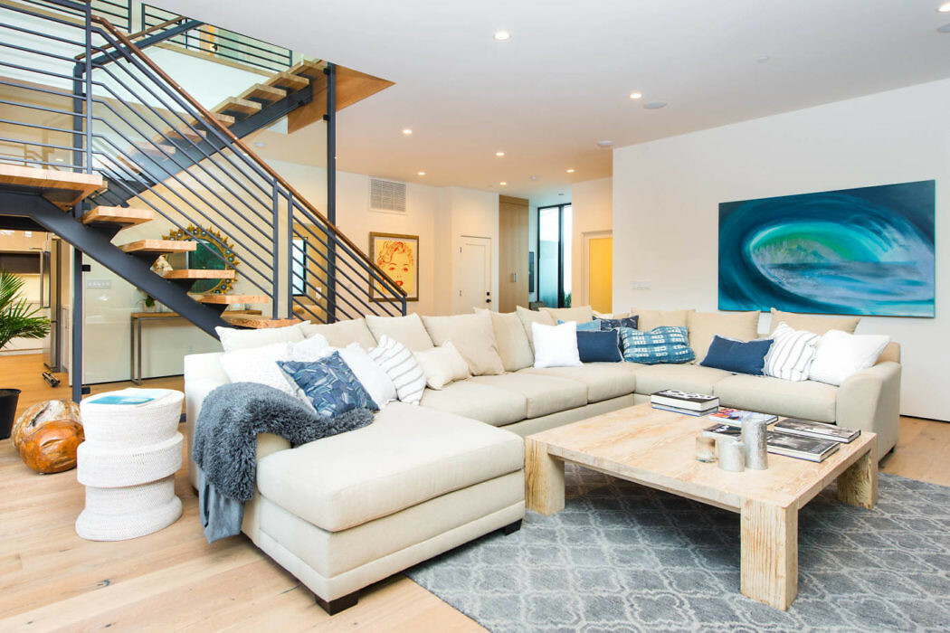 Natúr színű U alakú kanapé