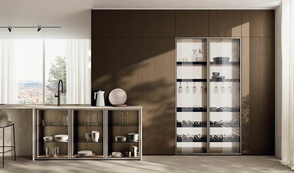 Üveges vitrinszekrény és tárolók