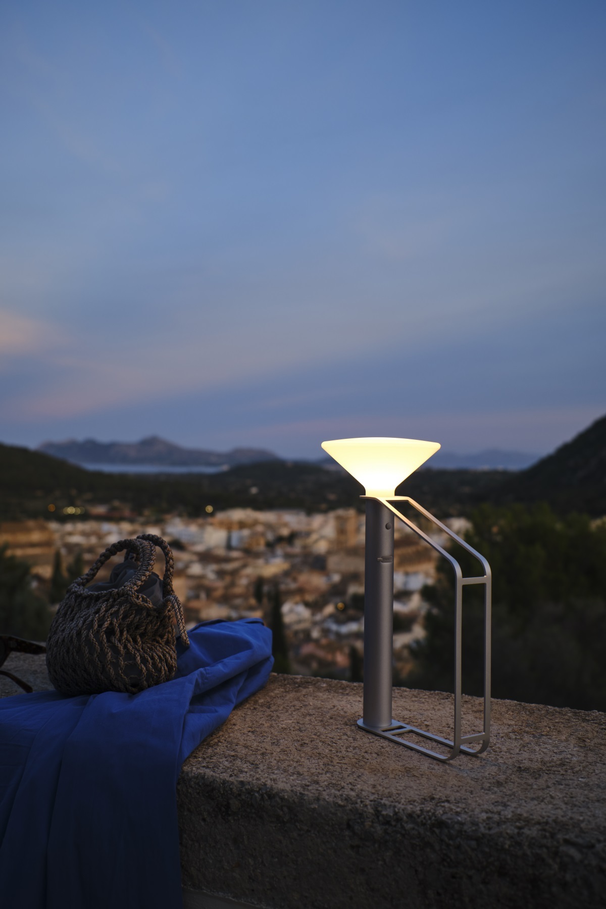 Muuto Piton hordozható lámpa